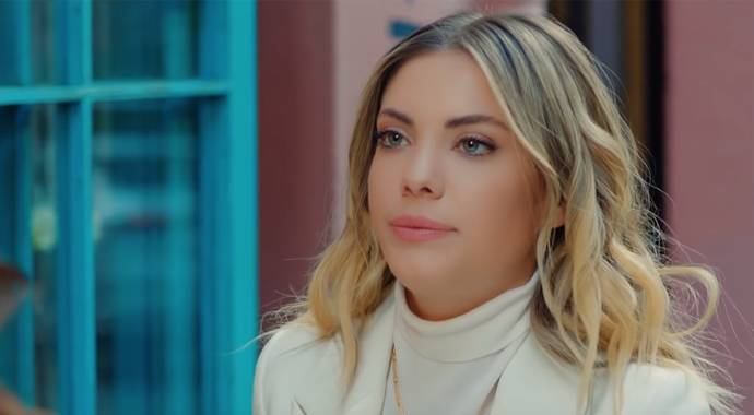Yasak Elma'nın Yıldızı Eda Ece kimdir? Doğdum yeri neresi ve kaç ya 4