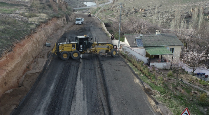 Melikgazi Belediyesi Kayabağ Mahallesi'nde asfalt çalışmalarına devam ediyor