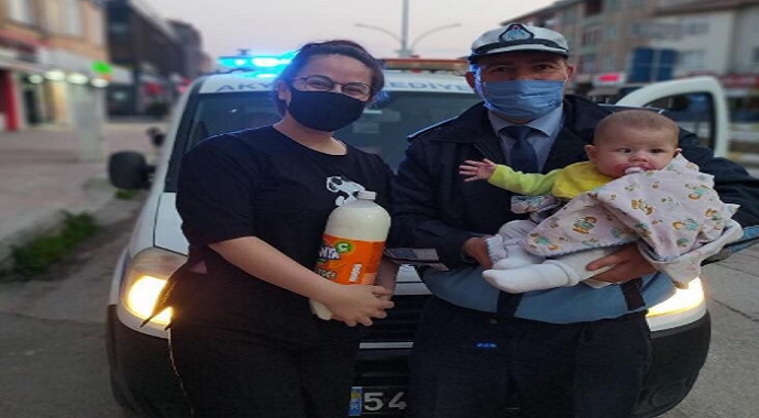 Sakarya'da yasak nedeniyle bebeği için süt bulamayan annenin yardımına ekipler koştu