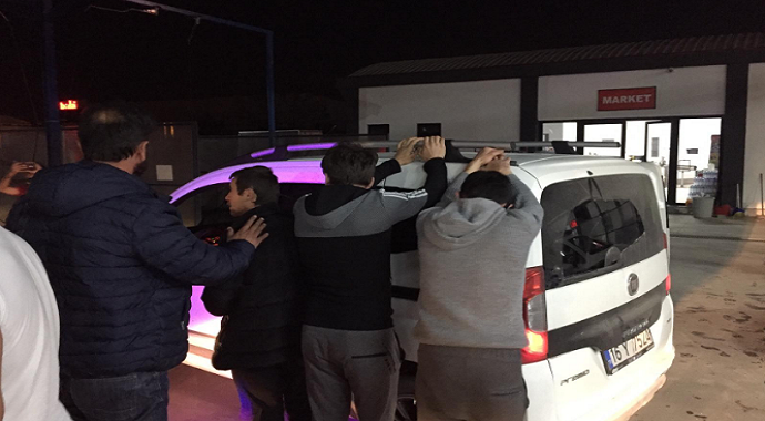 Bursa'nın İnegöl ilçesinde Çaldıkları arabayla tur atarken suçüstü yakalandılar