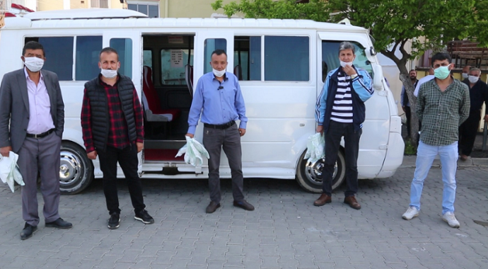 Mersin Erdemli Belediyesinden minibüs şoförlerine maske desteği