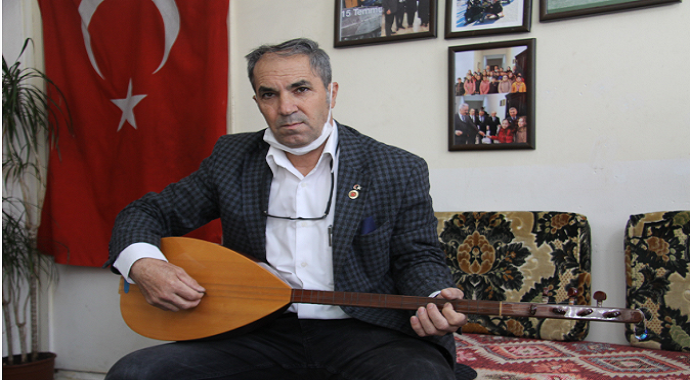 Isparta’da Muhtardan korona virüse şarkılı tepki