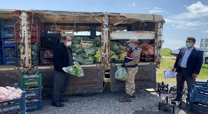Adıyaman karantina altındaki köylere sebze ve meyve dağıtıldı