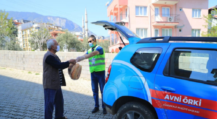 Pamukkale'de dezenfekte çalışmalarına devam ediyor