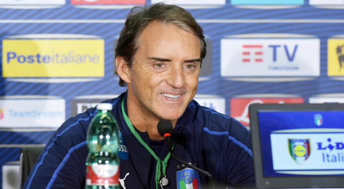 Mancini: Balotelli futbolu düşünüyorsa ona tüm kapılar açık