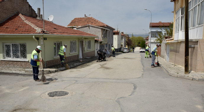 Tepebaşı Belediyesi Mahallelerde temizlik çalışmaları sürüyor