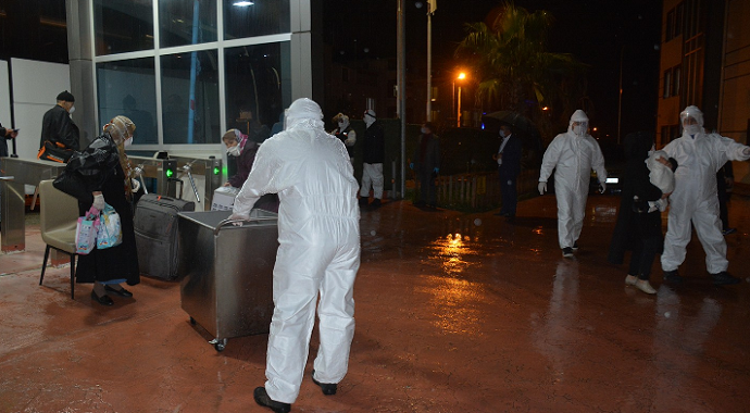 Almanya’dan Sinop’a gelen yolcular öğrenci yurduna yerleştirildi