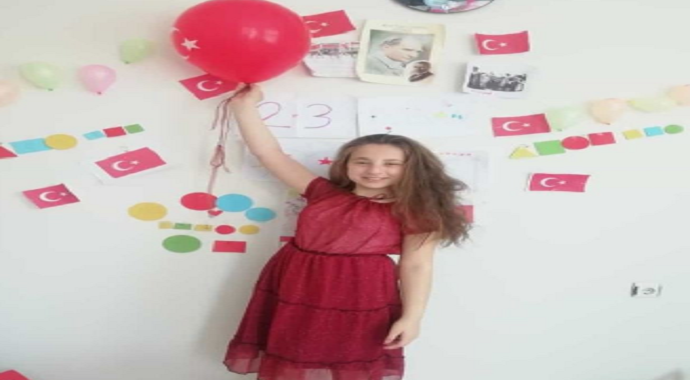 Mardin Mazıdağı'nda çocuklar 23 Nisanı evlerinde kutladı
