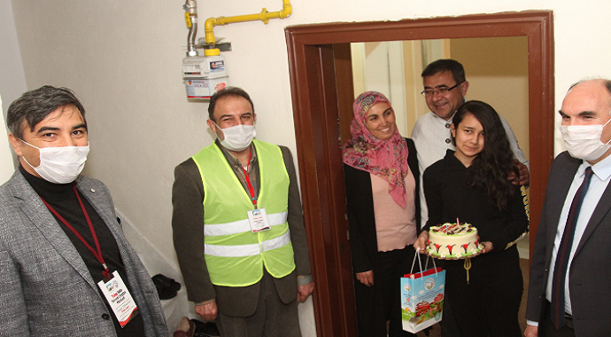Kayseri Talas'ta 23 Nisan çocuklarına sürpriz doğumgünü
