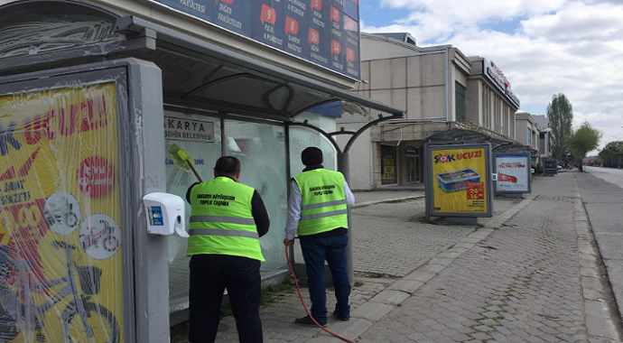 Sakarya'da 4 günlük sokağa çıkma kısıtlamasında duraklar ve şehir temizleniyor