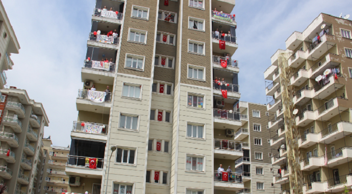 Aydın'da bir sitede 23 Nisan coşkusu farklı yaşandı
