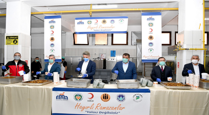 Malatya Valiliği günde 2 bin yaşlı kişiye iftar yemeği
