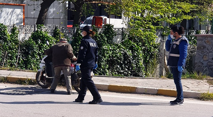 Balıkesir Erdek'te sokağa çıkan 13 kişiye para cezası