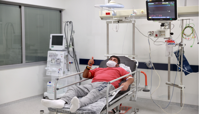 İsveç’ten getirilen Covid-19 hastası Emrullah Gülüşken taburcu oldu