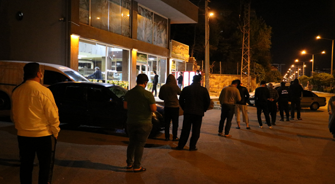 Kahramanmaraş’ta  Sokağa çıkma kısıtlamasının ardından fırınlarda kuyruk oluştu