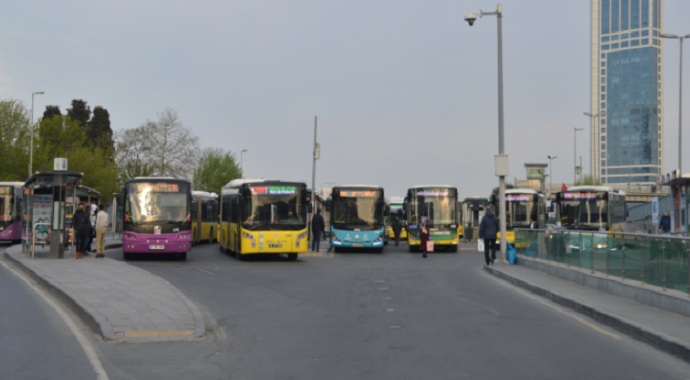 İstanbul'da yasak sona erdi, işe gitmek zorunda olanlar yola çıktı