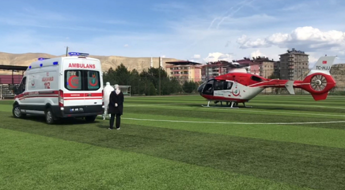 Malatya’da yaşlı bir şahıs kalp krizi geçirdi hava ambulansıyla hastaneye yetiştirildi
