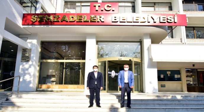 Manisa Valisi Deniz, yeni hizmet binasına taşınan Şehzadeler Belediyesini ziyaret etti