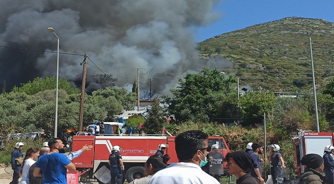 Aydın'da Sisam Adası'ndaki yangınzede göçmenler sokaklarda yatıyor