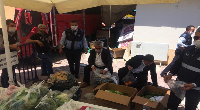 Manisa Şehzadeler’de imkanı olan bırakıyor ihtiyacı olan alıyor