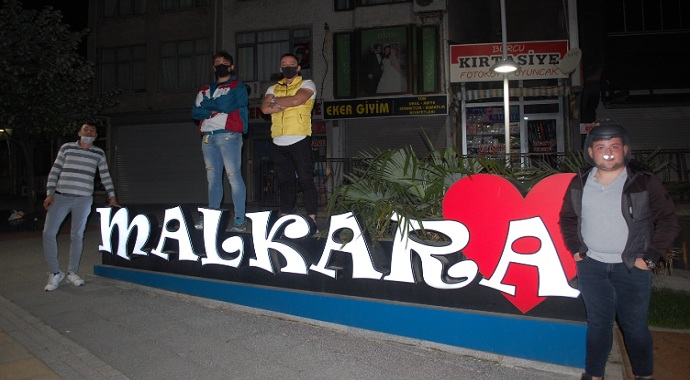 Tekirdağ'da gökyüzündeki sıralı ışıkları ilk kez gören gençler o anları anlattı