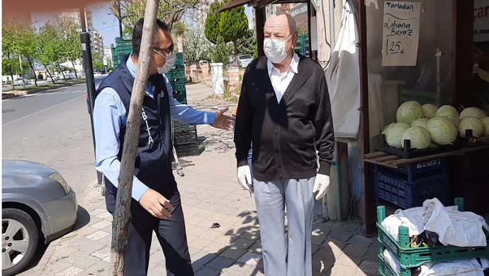 Kahramanmaraş'ta maaş kartını kaybeden yaşlı adamın yardımına zabıta yetişti