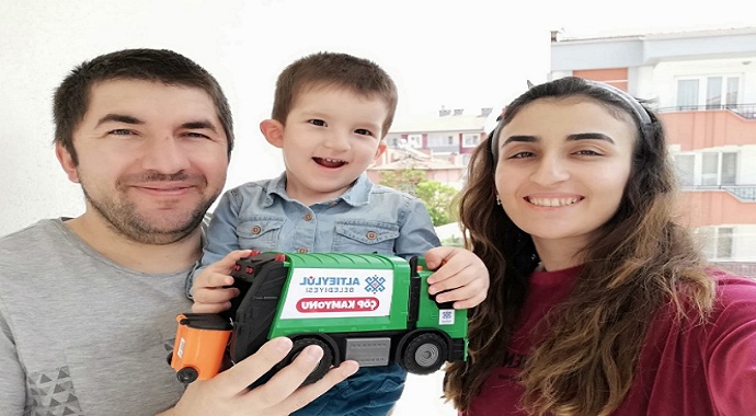 Minik çocuğun çöp arabası hayali gerçek oldu