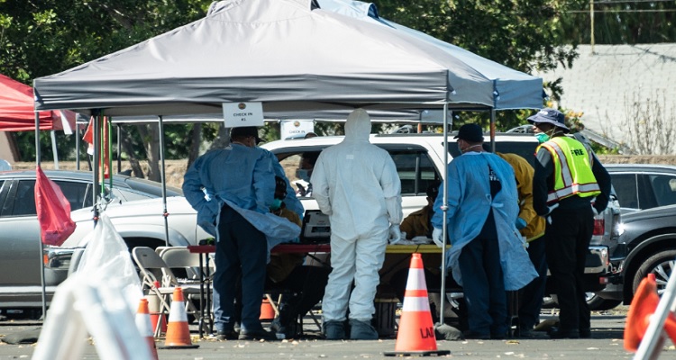 ABD'nin Los Angeles kentinde kilometrelerce test kuyruğu oluştu