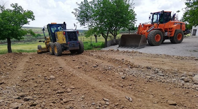 Kilis’te Köy yollarının genişletme çalışmaları başladı