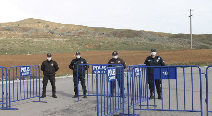 Çankırı'nın merkez Esentepe Mahallesi Vaka sayısı artınca karantinaya alındı