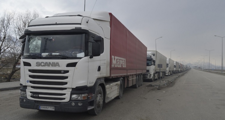 Ağrı Belediye Başkanı Savcı Sayan: Tırların ülkeye giriş sorunu çözüldü