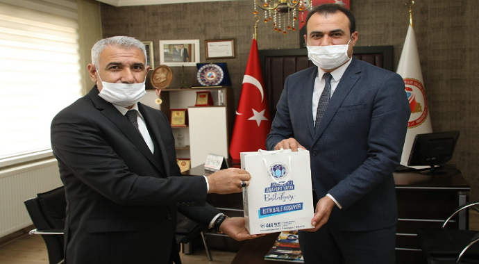 Battalgazi ilçesi Belediye Başkanı Güder’den berberlere maske desteği