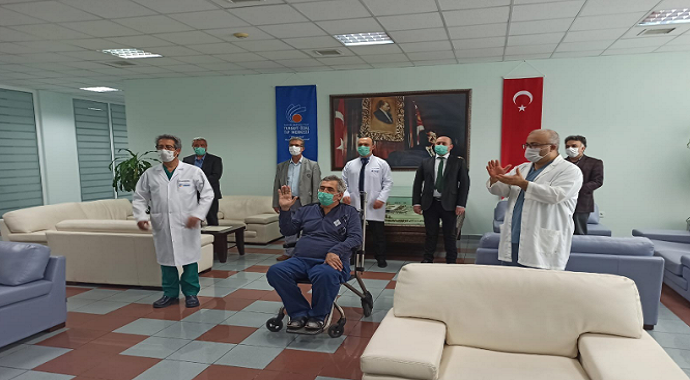 Korona virüse karşı Türkiye’de plazma tedavisinin ilk uygulandığı korona hastası taburcu oldu