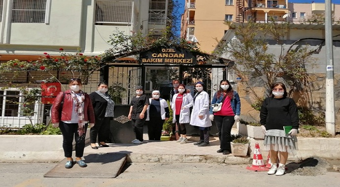 Aydın Kuşadası'nda Vefa Grubu yaşlıları ziyaret etti