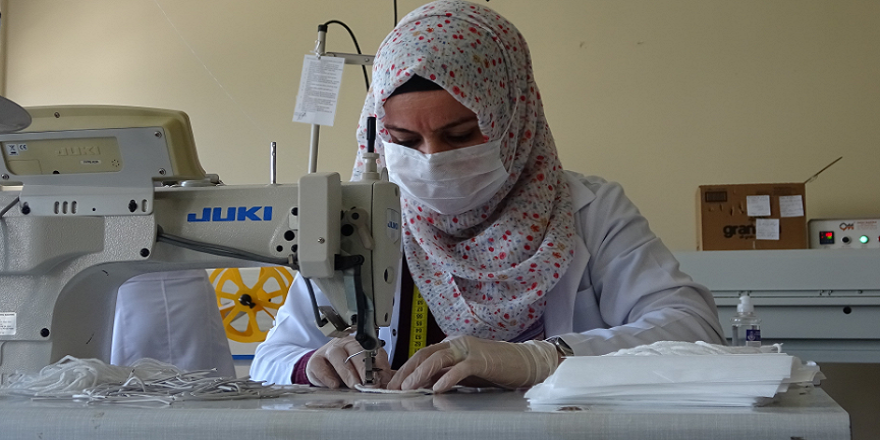 Bu okulda hem dezenfektan  hemde maske  üretiliyor