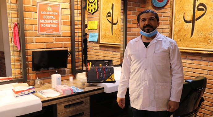 Malatya’da berber Şener Eroğlu Sağlık çalışanlarını ücretsiz tıraş edecek