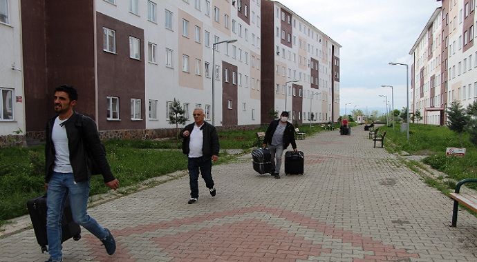Bingöl'de karantina yurdunda kalan 148 vatandaş memleketlerine uğurlandı