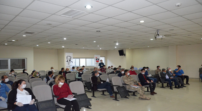 Diyarbakır'da Kaymakam Demir, berber ve kadın kuaförleri ile bir araya geldi