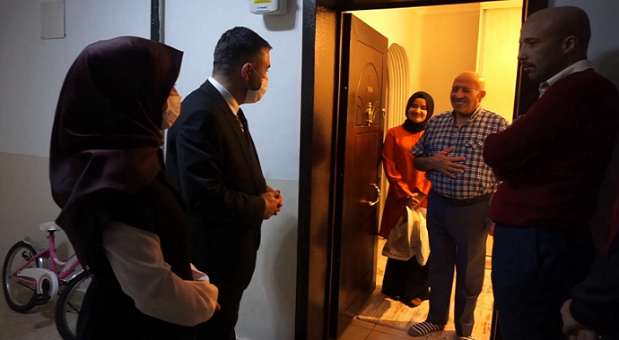 Ankara Pursaklar Belediye Başkanı Çetin’den şehit ailelerine ziyaret