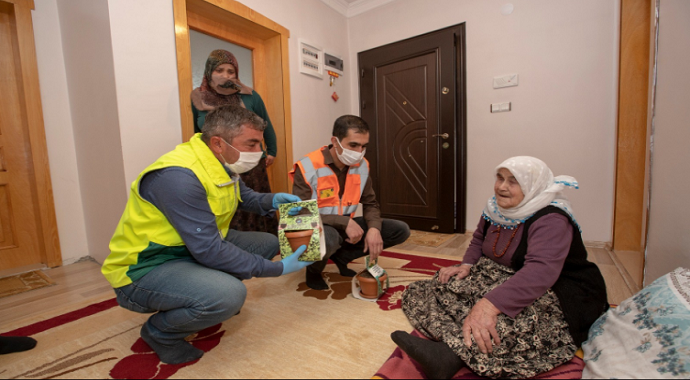 Van İpekyolu Belediyesinden annelere çiçek