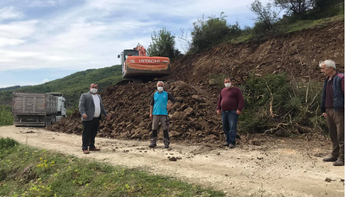 Düzce İl Özel İdaresi ekipleri heyelan bölgesinde hummalı bir çalışma başlattı