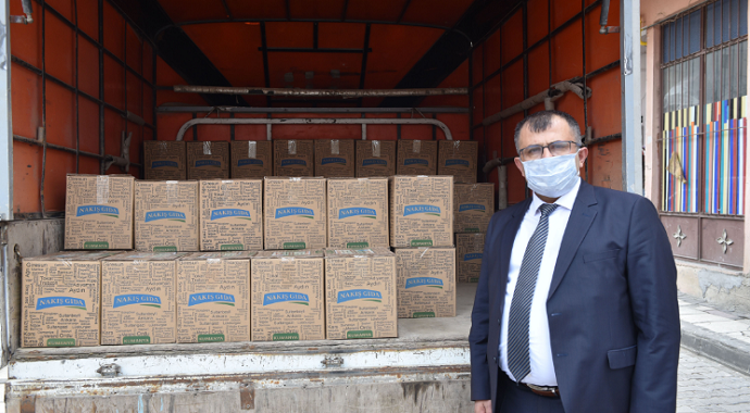 Kastamonu Taşköprü Belediyesi’nden geçici işsiz kalan 150 vatandaşa gıda yardımı