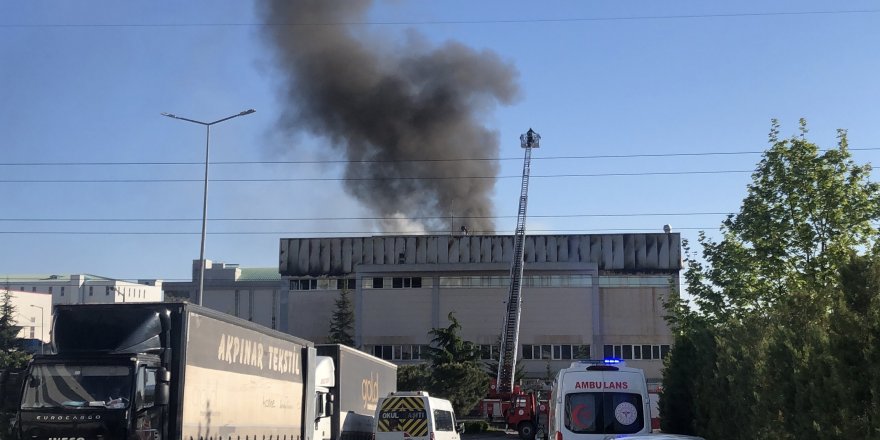 Kocaeli Gebze'de tekstil fabrikasında yangın çıktı çok sayıda itfaiye gönderildi