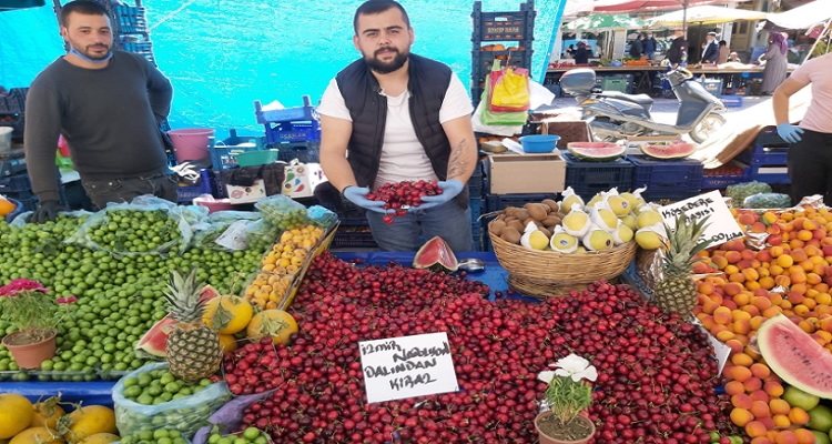 Avrupa’ya ihraç edilen Lapseki kirazı, yerli tezgahta can yaktı