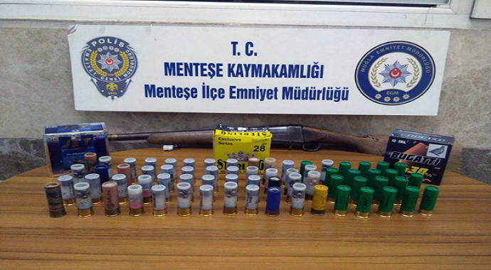 Muğla'nın Menteşe ilçesi girişindeki Uygulama noktasında ruhsatsız tüfek ve fişek ele geçirildi