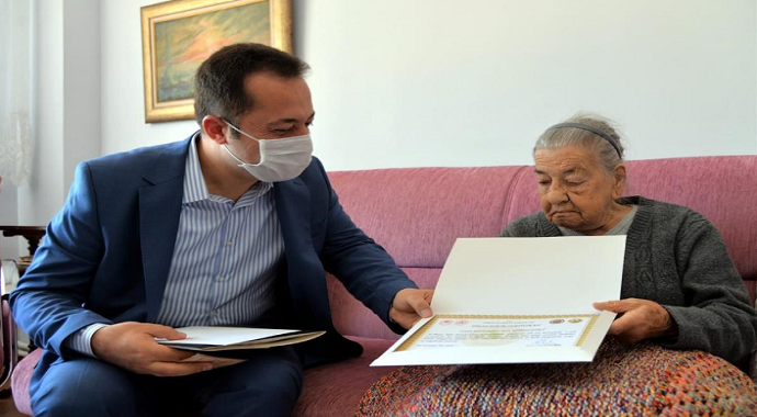 Bilecik Valisi Şentürk'ten 100 yaşını geçen 4 anneye ziyaret
