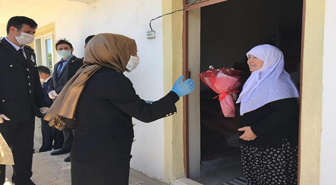 Eskişehir Seyitgazi Kaymakamı Baytak, şehit annelerini evlerinde ziyaret etti