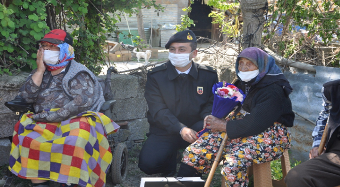 Bursa'da 120 yaşındaki anneye Anneler Günü sürprizi