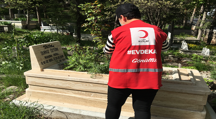 Ankara Genç Kızılay'dan anlamlı anneler günü kutlaması