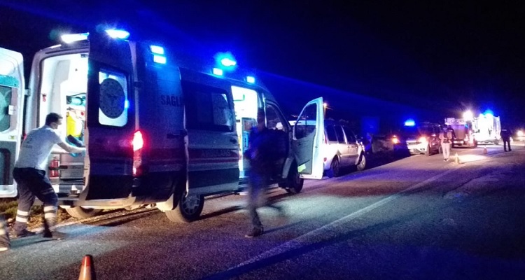 Polisin 'dur' ikazına uymayan otomobil şarampole yuvarlandı 3 yaralı